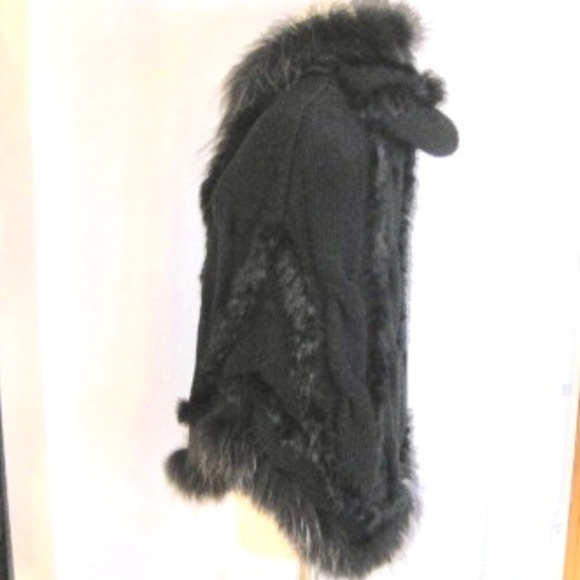 Hooded Cable Knit Poncho with Fur Detail - Picture 5 of 9